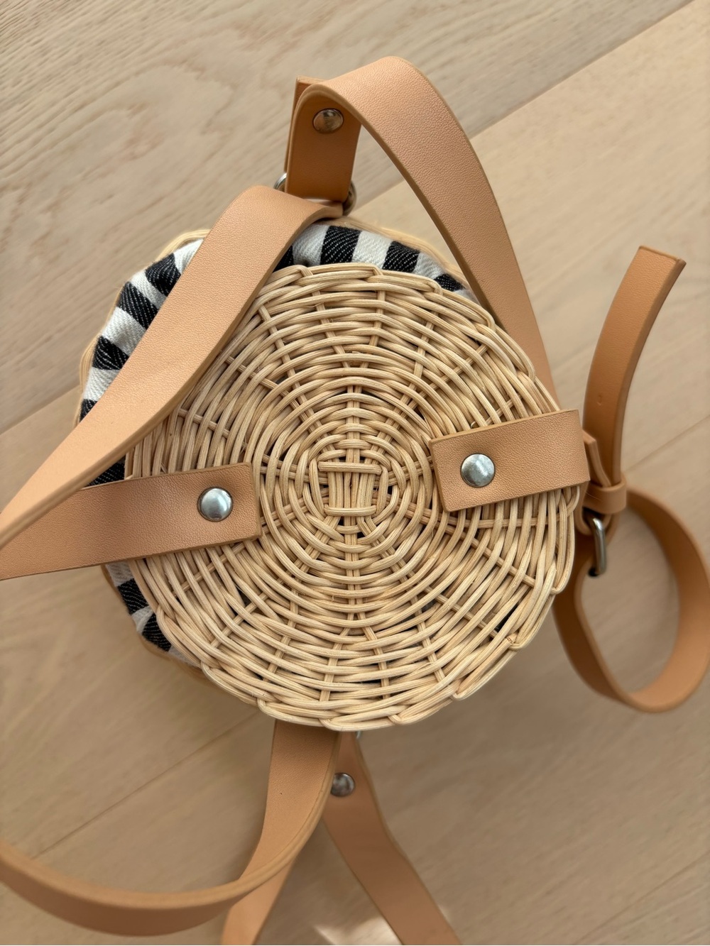 ZARA Woven Rattan Bucket Bag | Straw Crossbody Basket Bag with Stripe Lining - Picture 5 of 6